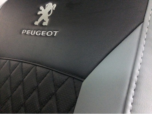 Авточехлы на Peugeot 4007